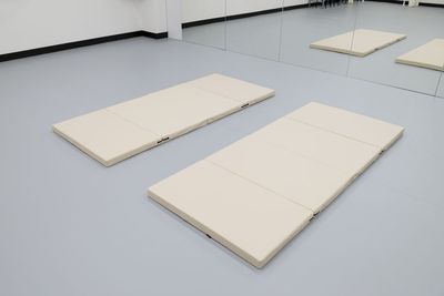 体操マットは使い方いろいろ
（階下への振動にはご配慮ください） - PALETTEスタジオ 百合ヶ丘の設備の写真