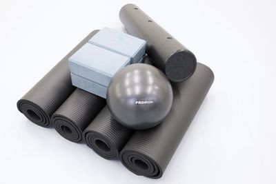 ヨガマット、ヨガブロック、ストレッチポール、ピラティスボールをお使いいただけます - PALETTEスタジオ 百合ヶ丘の設備の写真