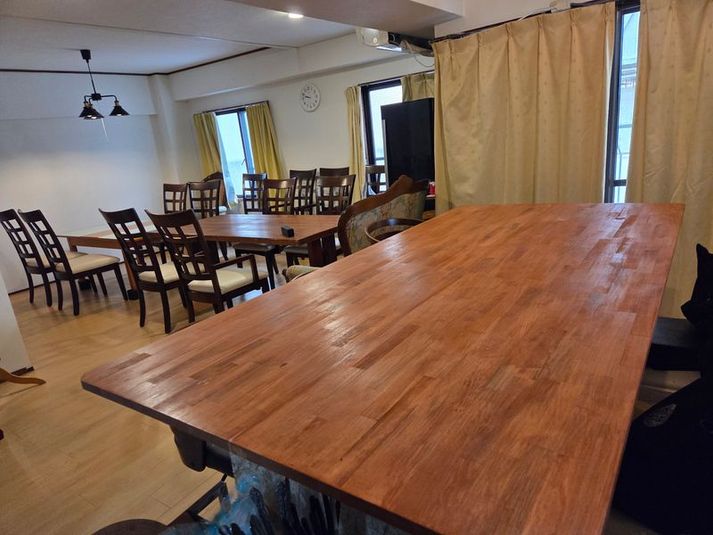 カウンターとリビングです - 荘苑覚王山 SSSの室内の写真