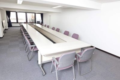 ロの字形式 - 新宿ビジネスルーム 貸会議室・レンタルスペースの室内の写真