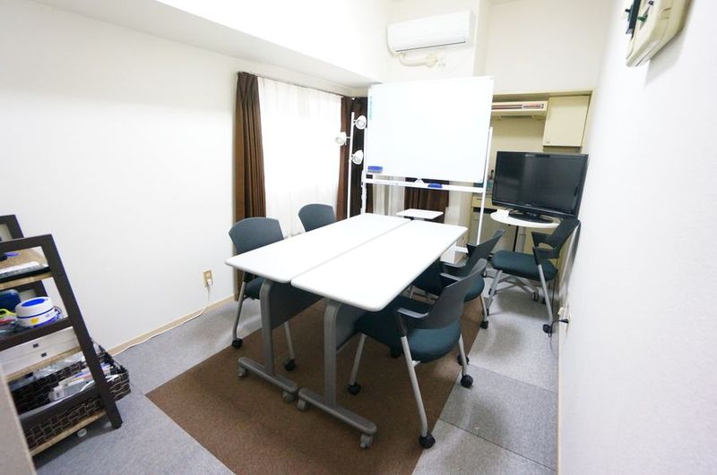 モニターは、故障により使用できません。 - 【新宿スマート会議室】 新宿スマート会議室の室内の写真