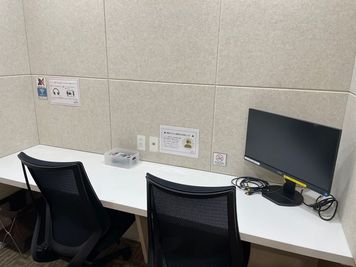 半個室【A1】席（定員2名）ー西武池袋線・都営大江戸線「練馬」駅構内！エミオ練馬内のワークスペース　 - エミフィス練馬