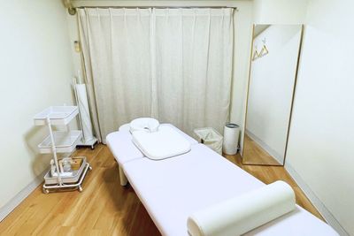 施術スペース - レンタルサロン AndSTAR 博多店 レンタルサロン AndSTAR 博多２号店の室内の写真