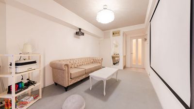 窓の方から見た部屋全体です。 - Cafenoma（カフェノマ）神田の室内の写真