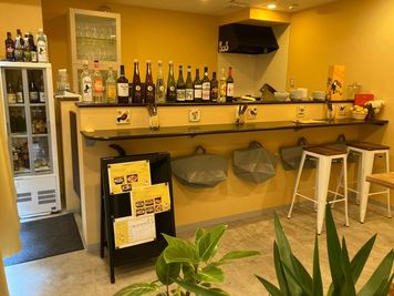 ポップアップや撮影、15人程のパーティに最適。黄色い壁と植物が映える路面スペース - 都立大学駅高架下