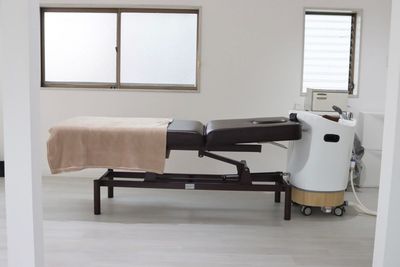 施術ベッドをシャンプー台椅子として使用しています - atelier yurun. レンタルサロンの設備の写真