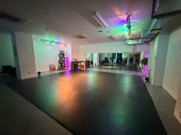 フロア（別照明） - GOD REBEL STUDIOの室内の写真