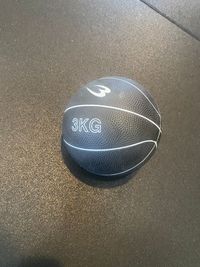 メディシンボール3kg - 貸切レンタルジム武蔵小山(スミスマシン×サンドバッグ) 【駅徒歩２分/超高濃度水素水飲み放題】レンタルジムHBT武蔵小山の設備の写真