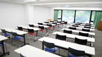 【市ヶ谷】窓があって明るい！高級感のある貸会議室(32名/48名) - NATULUCK市ヶ谷外堀通り店