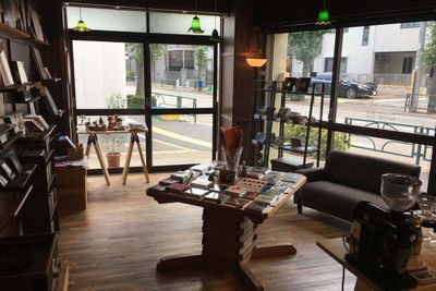 Juhla Tokyo 音楽とコーヒーの店の室内の写真