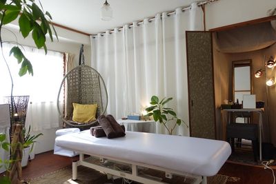 6畳のスペース。
電動ベッド完備で、施術に集中できる環境を整えています。 - レンタル・シェアサロン　Seeds HANARe レンタルサロン・シェアサロン　Seeds HANAReの室内の写真