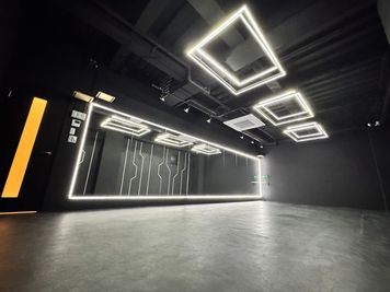 【BUZZ熊本】ダンスレンタルスタジオ 24時間OK BUZZ熊本 2st｜広々スタジオ・リハーサル・撮影の室内の写真