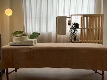 静けさと温もりが共存する優しく包み込むような空間です。 - salon utsuroi 千歳烏山 salon utsuroi｜千歳烏山駅5分・完全個室サロンの室内の写真