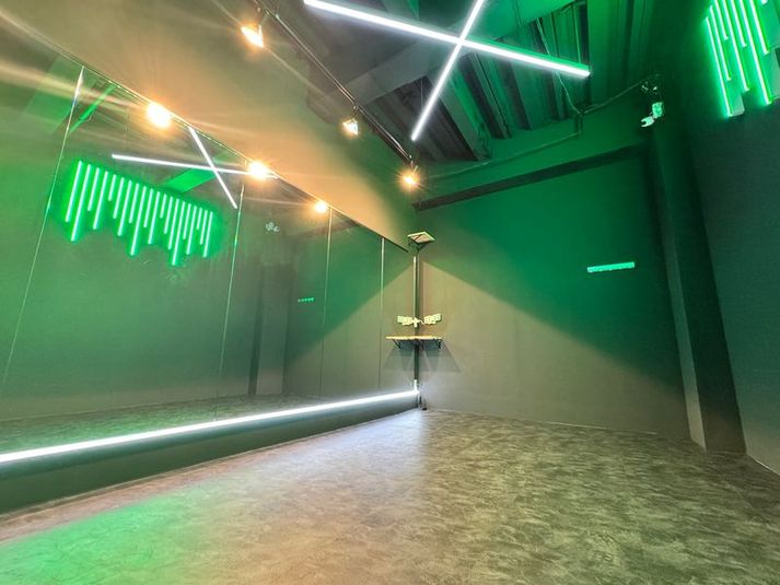 BUZZ熊本 3st｜ダンス・映え撮影スタジオ - 【BUZZ熊本】ダンスレンタルスタジオ 24時間OK