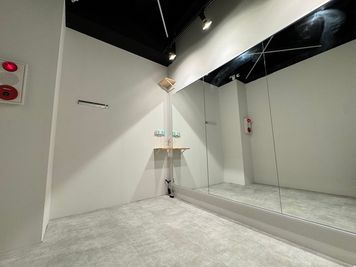 【BUZZ熊本】ダンスレンタルスタジオ 24時間OK BUZZ熊本 4st｜ダンス個人練習向けスタジオの室内の写真