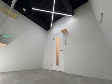 【BUZZ熊本】ダンスレンタルスタジオ 24時間OK BUZZ熊本 5st｜ダンス個人練習向けスタジオの室内の写真