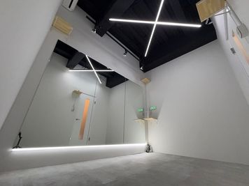 【BUZZ熊本】ダンスレンタルスタジオ 24時間OK BUZZ熊本 5st｜ダンス個人練習向けスタジオの室内の写真