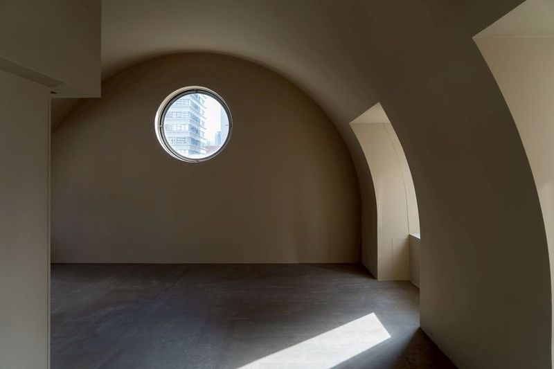 【個人利用限定】天高3.6mアーチ天井｜2トーンの撮影空間 - 中之島 美術館エリア｜天高3.6m アーチ型天井の2室スタジオ