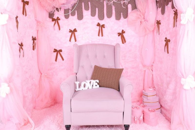 ピンク×メルトチョコのラブリーバレンタイン🍫🎀
F号室2/16（月）までの期間限定ブースです！
幅180cm×奥行き90cm×高さ230cm - フォトスタジオ「パラレルスタジオ中野店」 パラレルスタジオ中野店F号室の室内の写真