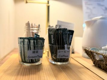 お好みに合わせてスティック類ご自由にご利用いただけます。 - BasisPoint 五反田店 品川区五反田オープンスペースの室内の写真