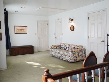 午後の日差しが気持ちいい2階ホール - クロア伊豆高原 撮影専用ハウススタジオ 庭付き一軒家3階建『クロア伊豆高原』の室内の写真