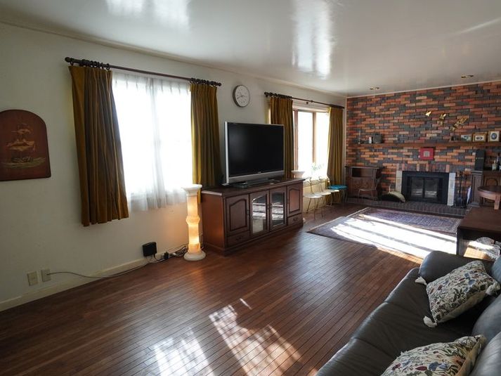 自然光が美しい１階リビングダイニング - クロア伊豆高原 撮影専用ハウススタジオ 庭付き一軒家3階建『クロア伊豆高原』の室内の写真