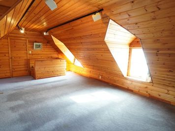 木の温もりを感じる３階の屋根裏部屋 - クロア伊豆高原 撮影専用ハウススタジオ 庭付き一軒家3階建『クロア伊豆高原』の室内の写真