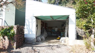 敷地内のガレージも必要でしたらお貸しできます - クロア伊豆高原 撮影専用ハウススタジオ 庭付き一軒家3階建『クロア伊豆高原』の設備の写真