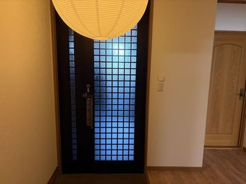 内側玄関 - UTILITY会議室・研修ルーム 貸し会議室、研修室の入口の写真