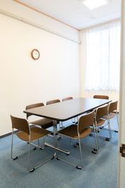 明るい窓のある会議室 - 鈴鹿カルチャーステーション　SCS