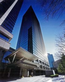 新宿オークタワーの外観 - CocoDesk [AN-22] 新宿オークタワー　1Fエスカレーター下　２２番ブース CocoDesk [AN-22] の外観の写真