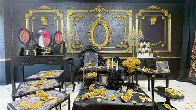 無料で使える「ゴールド」の撮影小物。
種類が多く黄色推しのお客様にご好評です！ - 姫スタジオ（大名ゴシック店） 姫スタジオ（博多ゴシック店）の室内の写真