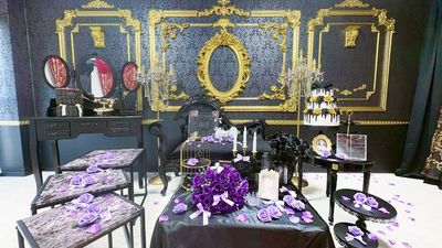 無料で使える「むらさき」の撮影小物。
ブーケもありむらさき担当さんにも使いやすいスタジオです - 姫スタジオ（大名ゴシック店） 姫スタジオ（博多ゴシック店）の室内の写真