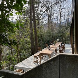 コンクリート x アンティーク x 大自然 - unbox okuōme 自然×コンクリート×河川敷｜青梅の撮影スタジオ（駐車場あり）の室内の写真