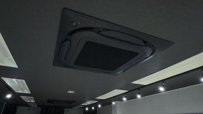 エアコンも新調！
オールシーズン快適にお使いいただけます！ - レンタルスペースCLOVER レンタルダンススタジオ　CLOVER二条駅店の設備の写真