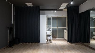 更衣室完備！二部屋に分かれてるので男女分けて使えます。 - レンタルスペースCLOVER レンタルダンススタジオ　CLOVER二条駅店の室内の写真