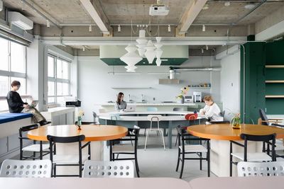 旧中学校をリノベーションした世田谷公園近くのオルタナティブスペース - MIDORI.so Ikejiri