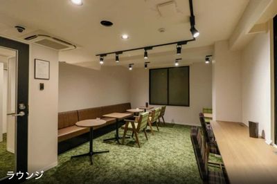 THE HUB 神田西口 コワーキングスペース【会話可能エリア】の室内の写真