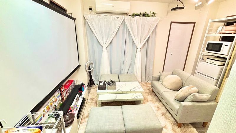 グッドワン淡路 グッドワン淡路 eMovia【映画押し活】80㌅映像ドルビー音質の室内の写真