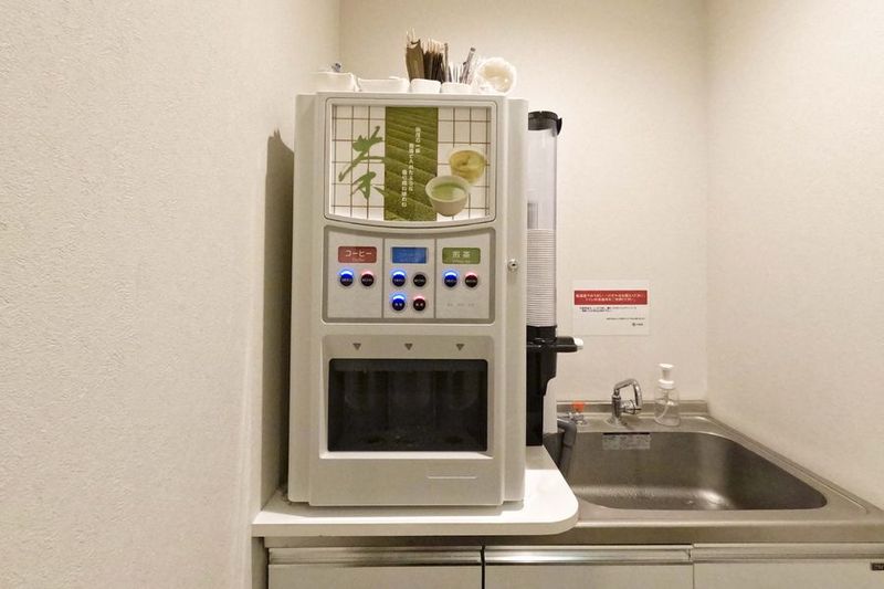 コワーキングスペース【会話可能エリア】 - THE HUB 池袋 SOUTH