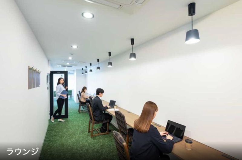 コワーキングスペース【会話可能エリア】 - THE HUB 新宿西口