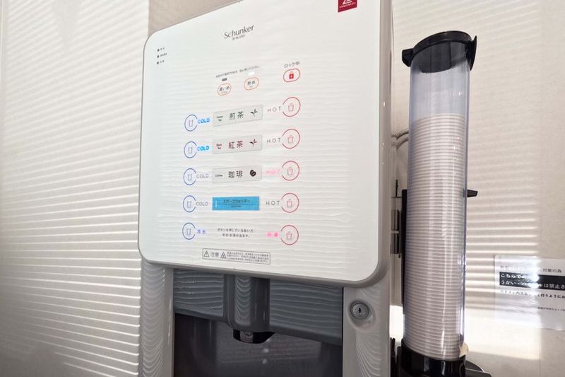 コワーキングスペース【会話可能エリア】 - THE HUB 新宿西口