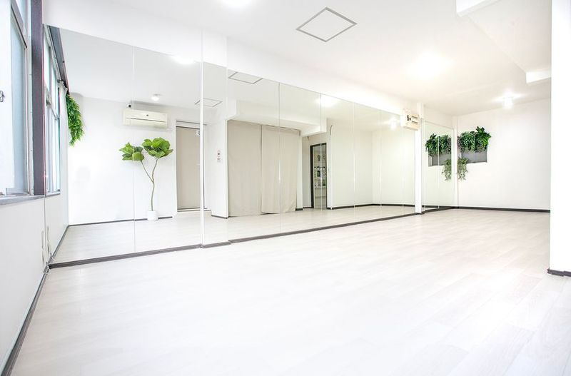 大型鏡計7,8m／広々30㎡のスタジオです。 - KS レンタルスペース新宿 スタジオ　アネックス3の室内の写真
