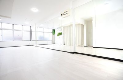 大型鏡計7,8m／広々30㎡のスタジオです。 - KS レンタルスペース新宿 スタジオ　アネックス3の室内の写真