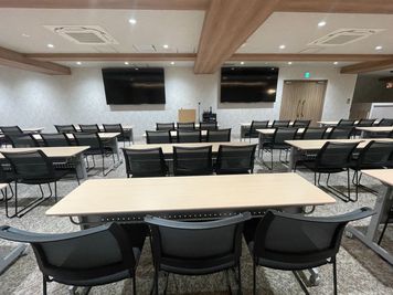 【メインフロア】 - TIME SHARING 新橋駅前4F（銀座口） TIME SHARING 4Fの室内の写真