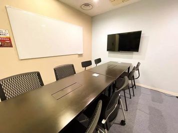 駅直結！横浜駅徒歩30秒｜最大8名｜ビジネス、懇親会の利用に最適！ルーム『ターメリック』※旧4D - THE POINTエキニア横浜