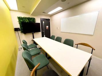 駅直結！横浜駅徒歩30秒｜最大8名｜ビジネス、懇親会の利用に最適！ルーム『カルダモン』※旧4E - THE POINTエキニア横浜