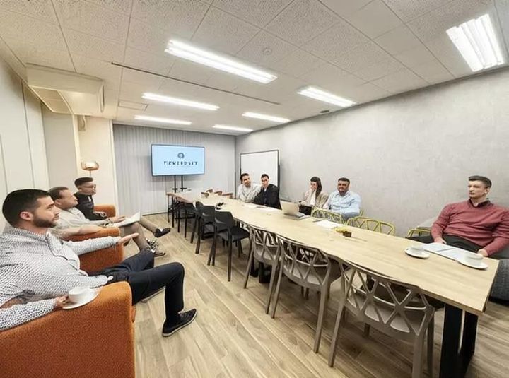 THE POINT新橋｜レンタルスペース「エミール・ガレ」 - ワンコイン会議室 新橋