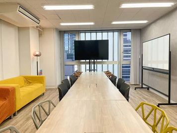 ワンコイン会議室 新橋 THE POINT新橋｜レンタルスペース「エミール・ガレ」の室内の写真