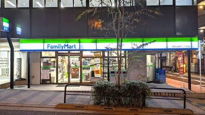 徒歩30秒のすぐそばにファミリーマート - Cinema Neon Pod / シネマネオンポッド秋葉原 小川町駅・淡路町駅・新御茶ノ水駅から2分の個室ワークルームのその他の写真